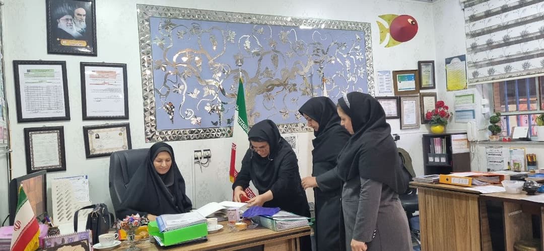 بازدید مسئولین اداره ناحیه ۱ اهواز از دبستان
