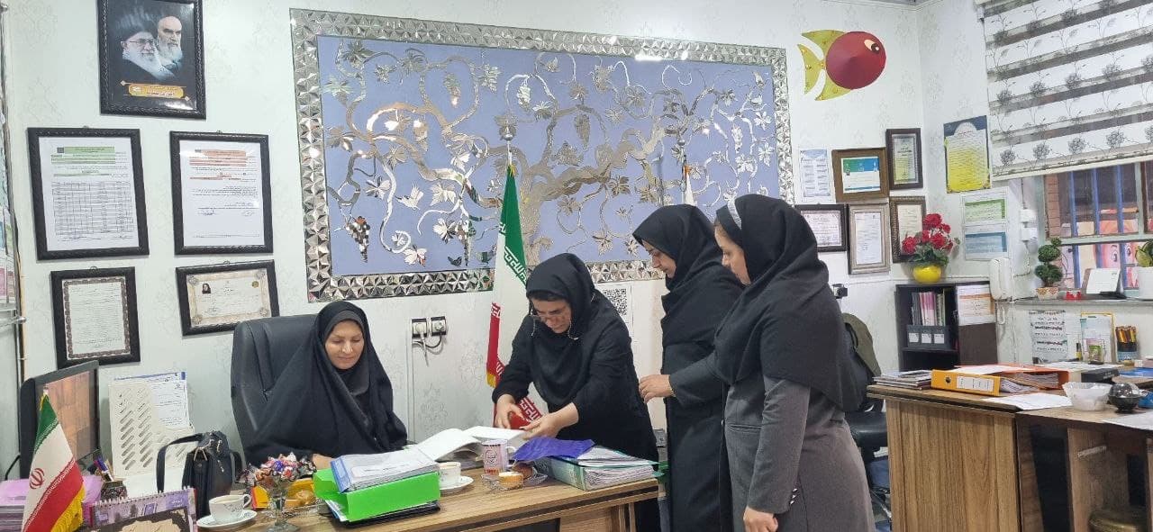 بازدید مسئولین اداره ناحیه ۱ اهواز از دبستان